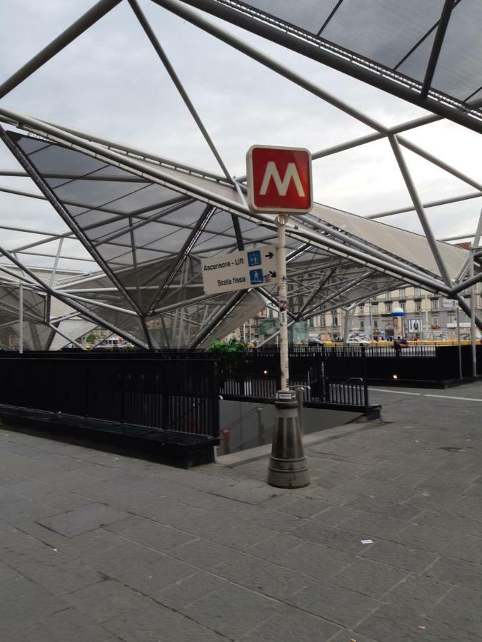 Metropolis Stazione Centrale เนเปิลส์ ภายนอก รูปภาพ