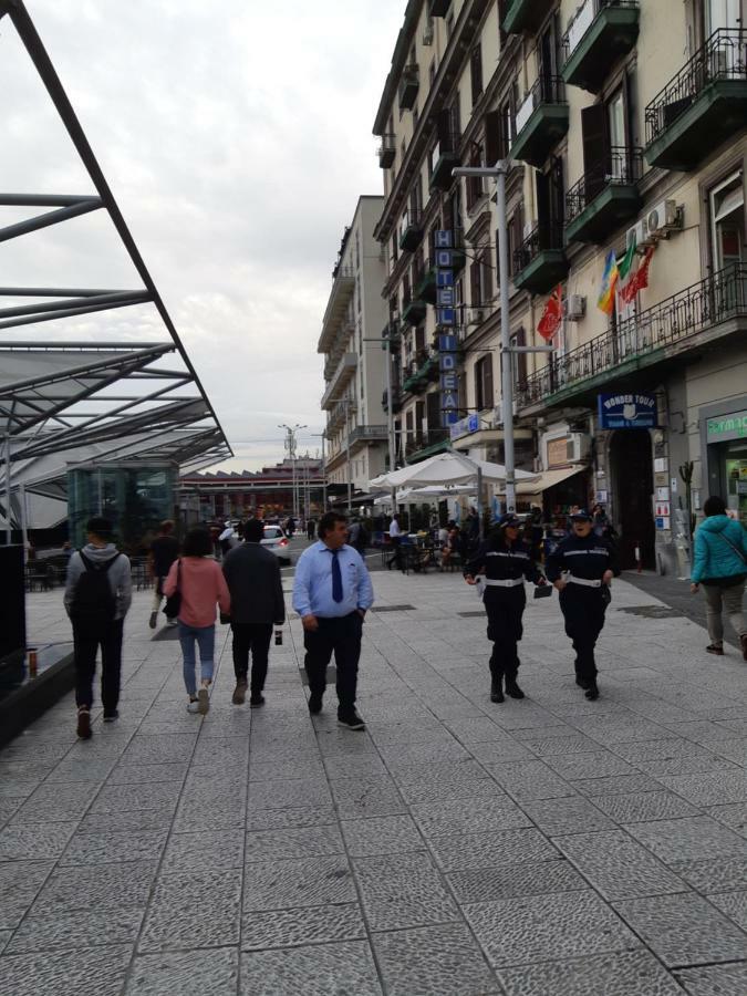 Metropolis Stazione Centrale เนเปิลส์ ภายนอก รูปภาพ
